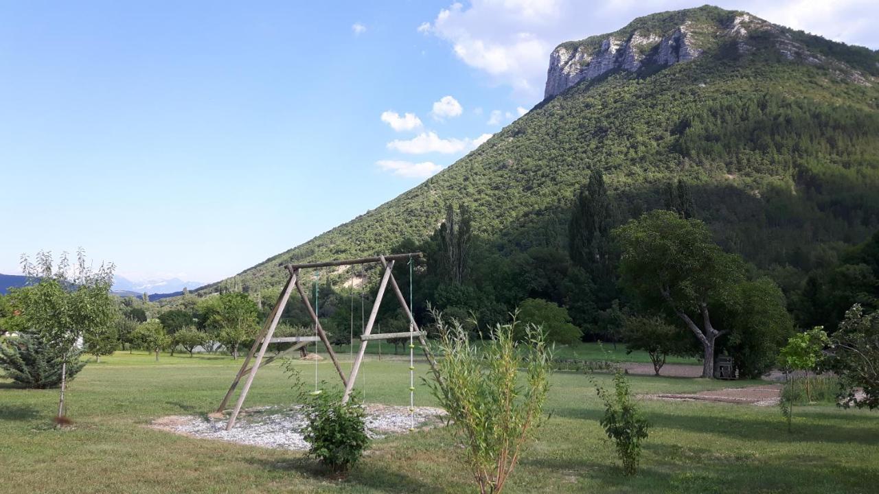 Le Petit Nid Douillet Panzió Trescléoux Kültér fotó