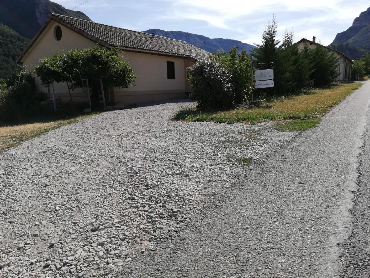 Le Petit Nid Douillet Panzió Trescléoux Kültér fotó